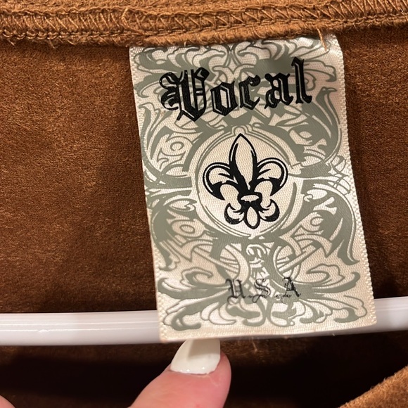 EUC Vocal Fringe Crop Top - Picture 4 of 5